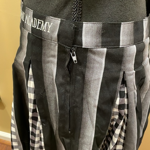 Wednesday Nevermore Academy Skirt XL Goth Punk Addams Family NWT Halloween - Picture 9 of 10